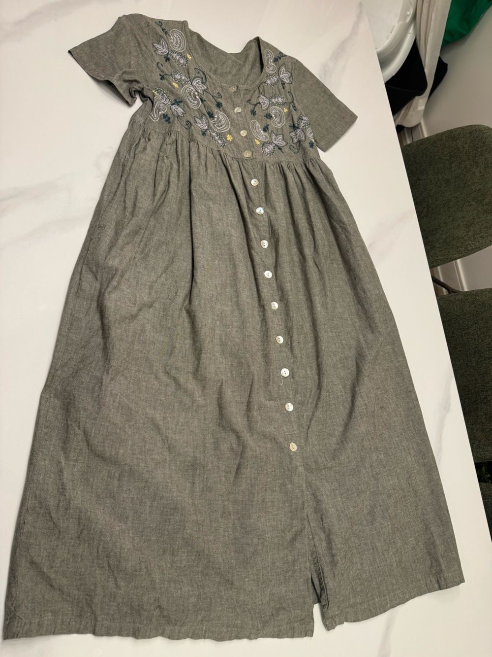 Vintage Women’s Olive Gray Button-Front Midi Skirt